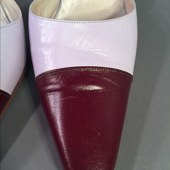 Vintage two tone pointy toe Chanel strap heels - Picture 4 of 8
